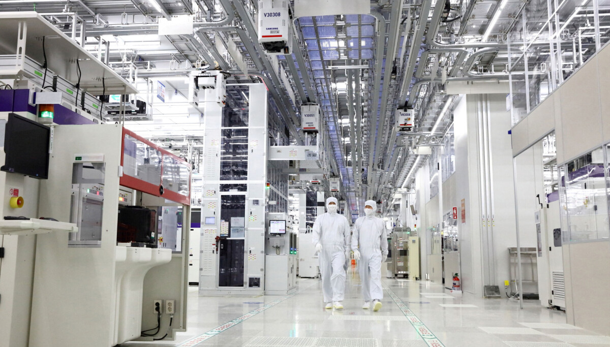 Chip boom continues to drive recovery despite manufacturing slowdown