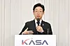 Korea AeroSpace Administration Administrator Oh Tae-seog speaks during a press conference held a restaurant in Jongno District in central Seoul on April 8.