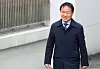 국민참여재판 출석하는 이재수 춘천시장 (춘천=연합뉴스) 양지웅 기자 = 공직선거법 위반 혐의를 받는 이재수 춘천시장이 4일 오전 강원 춘천지방법원에서 열린 국민참여재판에 출석하고 있다. 2019.4.4 yangdoo@yna.co.kr/2019-04-04 11:05:53/