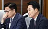 People Power Party chief Jang Dong-hyeok, right, speaks at the National Assembly in western Seoul on July 21.