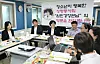 원민경 장관, 성매매 피해청소년 지원시설 현장방문 (서울=연합뉴스) 원민경 여성가족부 장관이 22일 서울시 성매매 피해청소년 지원시설에서 현장 의견을 청취하고 청소년 지원 강화방안을 논의하고 있다. 2025.9.22 [여성가족부 제공. 재판매 및 DB 금지] photo@yna.co.kr/2025-09-22 17:26:46/