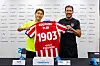 Lee Kang-in, left, and Atlético de Madrid head coach Diego Simeone pose for photograph during a press conference held at Mokdong Stadium in western Seoul on Aug. 8.