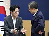 Industry Minister Kim Jung-Kwan, left, speaks with Foreign Minister Cho Hyun at the Sejong Government Complex on Aug. 11. /  조현 장관과 김정관 장관 (세종=연합뉴스) 김도훈 기자 = 조현 외교부 장관과 김정관 산업통상부 장관이 11일 정부세종청사에서 열린 이재명 대통령 주재 국무회의에서 대화하고 있다. 2026.8.11