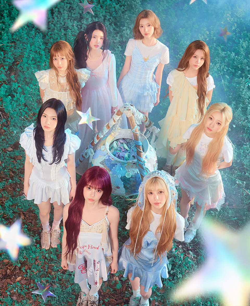 Hearts2Hearts makes Japanese debut with 'Iconic Heart' single Hearts2Hearts makes Japanese debut with 'Iconic Heart' single