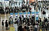 휴가철 북적이는 인천공항 (영종도=연합뉴스) 서명곤 기자 = 2일 인천국제공항 제1터미널 출국장이 휴가철을 맞아 이용객들로 북적이고 있다. 인천국제공항공사는 이날 도착·출발을 합친 총여객이 23만4천273명으로 예측했다. 2026.8.2 seephoto@yna.co.kr/2026-08-02 12:46:24/