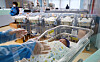 A nurse takes care of a new born baby at a hospital in Goyang, Gyeonggi, on June 24. (고양=뉴스1) 김도우 기자 = 24일 경기 고양시 차의과학대학교 일산차병원 신생아실에서 간호사들이 신생아를 돌보고 있다.24일 국가데이터처가 발표한 '2026년 4월 인구동향'에 따르면 지난 4월 출생아는 2만 4521명으로 전년 동월(2만 0787명)보다 18.0%(3734명) 증가했다.출생아는 2019년 4월(2만 6104명) 이후 7년 만에 가장 많은 수준으로 2024년 7월 이후 22개월 연속 증가세를 기록했다.증가율 역시 관련 통계 작성 이래 4월 기준 최고치를 기록했다. 4월 출생아는 2024년 2.8%, 2025년 2.9%, 올해 18.0% 증가하며 3년 연속 증가세를 이어갔다. 2026.6.24/뉴스1