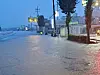 16일 오전 전남목포시 옥암동 간선도로 일부가 폭우에 잠겨 있다. 목포에는 시간당 최대 66.4㎜의 강한 비가 쏟아지는 등 밤사이 150㎜ 넘는 비가 내렸다. 2026.8.16 [독자 제공. 재판매 및 DB 금지] areum@yna.co.kr/2026-08-16 09:32:15/