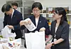 Health Minister Jeong Eun Kyeong prepares a gift bundle to support social minorities at a community center in Hwaseong, Gyeonggi, on July 20.