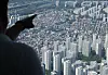 오늘 부동산 정책 점검 2차 회의… 어떤 대책 나올까? (서울=연합뉴스) 이재희 기자 = 7일 서울 송파구 롯데월드타워 전망대 서울스카이에서 바라본 서울 시내 아파트 및 빌라 단지의 모습. 이날 오후 이재명 대통령은 청와대에서 부동산 정책 점검 2차 회의를 주재하고 수도권 공급 대책을 논의한다. 2026.8.7 scape@yna.co.kr/2026-08-07 12:50:35/