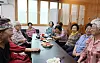 경로당이 피난처 (김해=연합뉴스) 이준영 기자 = 연일 폭염이 이어지는 3일 경남 김해시 한 경로당에서 어르신들이 시원한 수박을 먹으며 더위를 피하고 있다. 2026.8.3 ljy@yna.co.kr/2026-08-03 16:12:07/