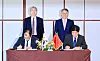 Zhang Guibing, left in the front row, president of Chery International, and KG Mobility CEO Hwang Ki-young sign a strategic investment agreement in central Seoul on Aug. 2.