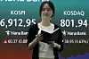 서울=뉴스1) 박정호 기자 = 21일 오후 서울시 중구 하나은행 본점 딜링룸 전광판에 코스피 등 종가가 표시되고 있다.이날 코스피는 전 거래일 대비 60.37p(0.88%) 오른 6912.95, 코스닥은 38.95p(4.63%) 내린 801.94, 서울외환시장에서 달러·원 환율은 전일 오후 3시 30분 주간 종가보다 6.1원 내린 1386.5원을 기록했다. 2026.8.21/뉴스1