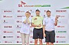 발달장애 프로골퍼 이승민(가운데)이 24일 열린 SK텔레콤 어댑티브 오픈을 앞두고 김선영(왼쪽), 허도경과 기념사진을 찍고 있다. 사진 SK텔레콤