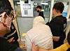 (경산=뉴스1) 공정식 기자 = 20대 중국인 유학생을 살해한 혐의를 받는 피의자 A 씨가 25일 오후 경찰에 체포돼 경산경찰서로 압송되고 있다. 2026.8.26/뉴스1