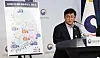 Climate Minister Kim Sung-whan announces a plan to build five new dams across the country during a briefing held at the central government complex in Seoul on Aug. 27. 2026~