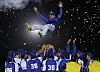 Samsung Lions teammates celebrate Lee Seung-yuop during his retirement ceremony at Daegu Samsung Lions Park in Daegu on Oct. 3, 2017.