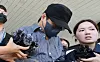 (제주=뉴스1) 안은나 기자 = 장미란 씨 등 실종 사건 2건을 허위종결한 혐의를 받는 제주서부경찰서 소속 부 모 경장이 25일 제주지방법원에서 구속 전 피의자 심문(영장실질심사)을 마친 뒤 이동하고 있다. 2026.8.25/뉴스1