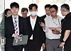 (서울=뉴스1) 오대일 기자 = 신천지 신도들을 국민의힘 당원으로 집단 가입시킨 혐의를 받는 고동안 전 신천지 총회 총무가 17일 오후 서울 서초구 서울중앙지방법원에서 열린 구속 전 피의자 심문(영장실질심사)에 출석하고 있다. 2026.6.17/뉴스1