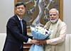 Krafton Executive Director Chang Byung-gyu holds a flower bouquet with Indian Prime Minister Narendra Modi in India on Sept. 4.