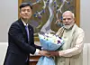 Krafton Executive Director Chang Byung-gyu holds a flower bouquet with Indian Prime Minister Narendra Modi in India on Sept. 4.