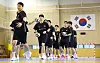 훈련하는 핸드볼 남자 국가대표 (진천=연합뉴스) 김성민 기자 = 핸드볼 남자 국가대표 선수들이 9일 충북 진천군 진천국가대표선수촌에서 열린 2026 아이치·나고야 아시안게임 핸드볼대표팀 미디어데이에서 공개 훈련을 하고 있다. 2026.9.9 ksm7976@yna.co.kr/2026-09-09 17:55:54/