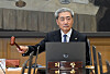 Bank of Korea (BOK) Gov. Shin Hyun-song bangs the gavel during a BOK Monetary Policy Board meeting at the central bank's headquarters in Seoul in this Aug. 27, 2026, file photo. (Pool photo) (Yonhap)