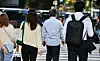 (서울=뉴스1) 김도우 기자 = 서울 아침 최저기온이 18도까지 떨어지는 등 큰 일교차가 예보된 8일 서울 종로구 광화문네거리에서 긴팔 옷을 입은 시민이 길을 지나고 있다. 2026.9.8/뉴스1