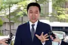 (서울=뉴스1) 이광호 기자 = 이종배 전 국민의힘 서울시의원이 10일 오후 고발인 신분으로 조사를 받기 위해 서울 영등포경찰서에 출석하며 취재진의 질문에 답하고 있다.이 전 시의원은 지난 3일 용혜인 성평등가족부 장관 후보자를 정치자금법 위반 혐의로 서울경찰청에 고발했다. 2026.9.10/뉴스1
