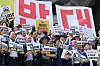 파병반대 구호 외치는 각계단체 (서울=연합뉴스) 최재구 기자 = 9일 서울 세종문화회관 계단에서 인권, 노동, 종교, 평화, 민중 등 각계 601개 시민단체 및 정당, 정치인이 미국의 호르무즈 파병 강요 규탄 및 이재명 정부에 이를 거부할 것을 강력히 촉구하는 기자회견을 열고 구호를 외치고 있다. 2026.9.9 jjaeck9@yna.co.kr/2026-09-09 14:13:07/