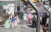 Caption: 폭염중대경보 속 부산 나들이 (부산=연합뉴스) 박성제 기자 = 폭염중대경보가 내려진 30일 오전 부산 사하구 감천문화마을에서 외국인 관광객들이 쿨링 포그가 뿜어내는 물안개를 맞고 있다. 전날 낮 최고기온이 38.8도까지 올라 122년 만에 가장 더운 날씨를 기록한 부산은 이날에도 낮 기온이 39도까지 오를 것으로 예상된다. 2026.7.30 psj19@yna.co.kr/2026-07-30 11:32:38/
