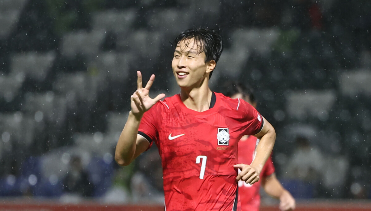 Eom Ji-sung scores three goals to lead Korea to victory over Qatar at the Asian Games Eom Ji-sung scores three goals to lead Korea to victory over Qatar at the Asian Games