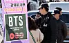 (서울=뉴스1) 최지환 기자 = 방탄소년단(BTS) 완전체 컴백 공연이 이틀 앞으로 다가온 19일 서울 종로구 광화문광장 인근에 암표 단속을 알리는 입간판이 설치되어 있다. 2026.3.19/뉴스1