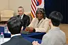 (서울=뉴스1) 청사사진기자단 = 린다 토마스-그린필드 주유엔(UN) 미국대사가 16일 오후 서울 용산구 아메리칸 디플로머시 하우스에서 탈북 청년들과 간담회를 하고 있다. 2024.4.16/뉴스1