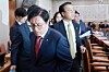 법무장관 후보자 인사청문보고서 처리 시도에 퇴장하는 국민의힘 (서울=연합뉴스) 신현우 기자 = 17일 국회 법제사법위원회 전체회의에서 야당 간사인 박형수 의원 등 국민의힘 소속 법사위원들이 김승원 법무부 장관 후보자 인사청문경과보고서 처리에 반발하며 퇴장하고 있다. 2026.9.17 nowwego@yna.co.kr/2026-09-17 12:47:16/