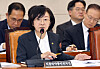 Food and Drug Safety Minister Oh Yu-Kyoung speaks during a parliamentary Health and Welfare Committee meeting held at the National Assembly on Sept. 17.