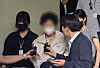 (천안=뉴스1) 이시우 기자 = 11세 아동을 학대해 숨지게 한 혐의(아동학대치사)를 받고 있는 천안의 한 교회 목사 A 씨(62·여)가 14일 충청남도 천안시 동남구 천안동남경찰서 유치장에서 검찰로 송치되고 있다. 2026.8.14/뉴스1