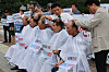 금강산관광 중단 청산 및 보상 촉구 삭발식 (서울=연합뉴스) 임화영 기자 = 남북경협단체연합회 회원들이 10일 청와대 앞에서 '금강산 관광 중단 18년·5·24 조치 16년 청산 및 보상을 촉구하는 삭발식을 하고 있다. 2026.7.10 hwayoung7@yna.co.kr/2026-07-10 13:01:48/
