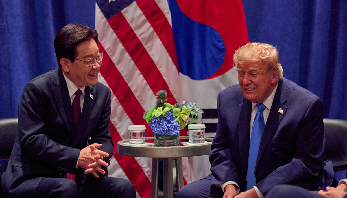 Photograph accompanying Korea's $200 billion investment track is now setting the pace of its submarine talks