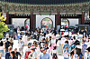 Foreign tourists visit Gyeongbok Palace in central Seoul on Sept. 20.