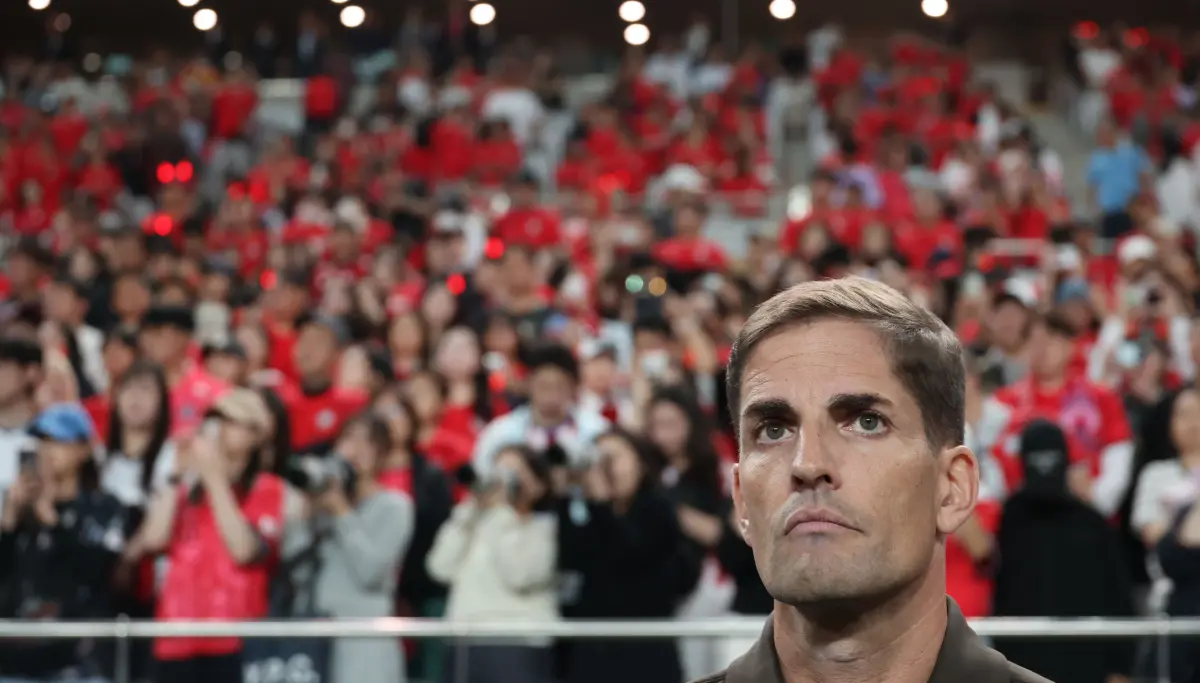 Robert Moreno on the touchline