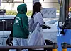 (서울=뉴스1) 이종덕 기자 = 2일 오전 서울 광화문광장에서 출근길 시민들이 몸을 움크린 채 발걸음을 옮기고 있다. 이날 새벽 서울 지역 체감온도는 12도까지 떨어졌다. 2026.10.2/뉴스1