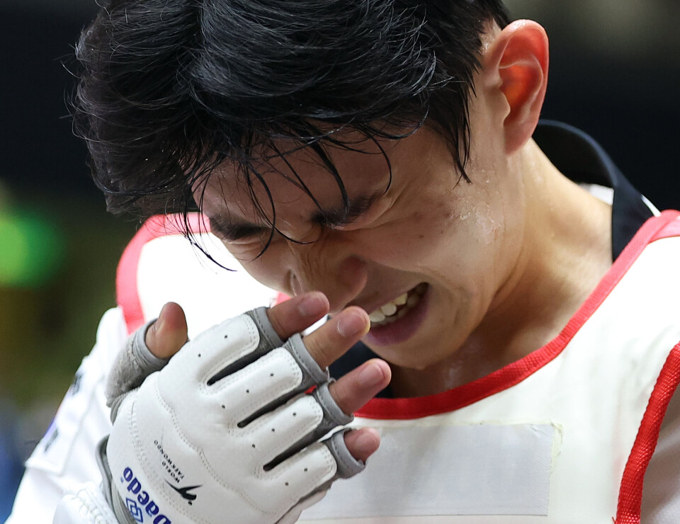 Taekwondo athlete Kang Sang-hyun reacts after winning bronze medal during the Asian Games held in Japan on Oct. 3.
