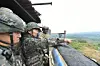 Caption: 합참의장-연합사령관, GP·GOP 방문해 군사대비태세 점검 (서울=연합뉴스) 진영승 합참의장이 추석 연휴 첫날인 3일 제이비어 브런슨 주한미군사령관 겸 한미연합군사령관과 서부전선 접적지역 GP·GOP부대를 방문, 군사대비태세를 점검하고 있다. 2025.10.3 [합참 제공. 재판매 및 DB 금지] photo@yna.co.kr/2025-10-03 17:01:34/