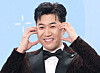 (서울=뉴스1) 권현진 기자 = '1박2일' 김종민이 20일 서울 영등포구 KBS홀에서 열린 ‘2025 KBS 연예대상’에 참석해 아들 신시아와 함께 포즈를 취하고 있다. 2025.12.20/뉴스1