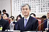 조희대 대법원장이 6일 국회 법제사법위원회에서 열린 대법원과 사법연수원 등에 대한 국정감사에서 의원 질의에 대해 굳은 표정을 하고 있다. 임현동 기자/20261006
