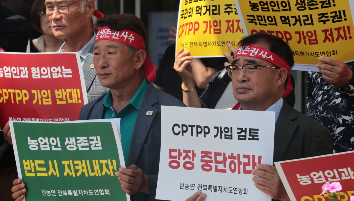 Photograph accompanying Lee Jae Myung went from reassuring farmers on CPTPP to restarting the discussion from scratch in seven days