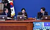 질문에 답하는 조현 외교장관 (서울=연합뉴스) 한상균 기자 = 조현 외교부 장관이 13일 청와대에서 이재명 대통령 주재로 열린 국무회의에서 이 대통령의 질문에 답하고 있다. 2026.10.13 xyz@yna.co.kr/2026-10-13 11:13:12/