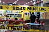 (인천=뉴스1) 이호윤 기자 = 13일 인천 남동구 홈플러스 푸드코트에서 흉기 난동 사건이 발생했다. 경찰과 소방당국에 따르면 A씨가 휘두른 흉기에 1명이 심정지 상태에 빠지는 등 마트 및 영화관 이용객 6~8명이 크고 작은 부상을 입은 것으로 파악됐다. 2026.10.13/뉴스1