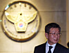 Former-Korea Football Association President Chung Mong-gyu leaves the Seoul Metropolitan Police Agency after a round of questioning on Sept. 3.