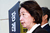 (부천=뉴스1) 이호윤 기자 = 추미애 경기도지사가 17일 경기 부천시 순천향대학교 병원 장례식장에서 부천 도장공장 화재 사망 소방관의 조문을 마친 뒤 기자회견을 하고 있다. 2026.10.17/뉴스1